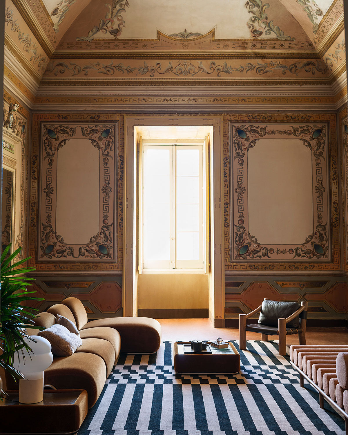 Victoria Sofa David & Nicholas 2021