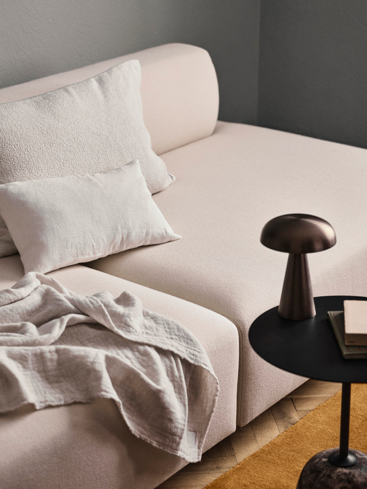 Develius Sofa EV8A - EV8K Edward Van Vliet 2018